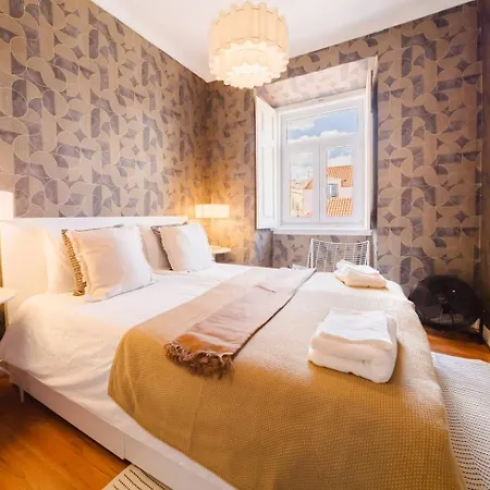 Luxurious 4-Bedroom Apartment Лиссабон