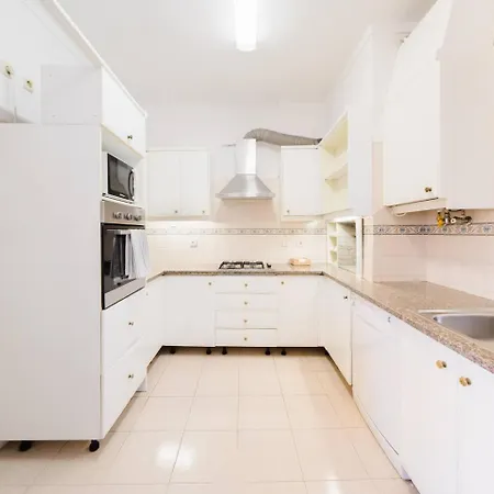 Luxurious 4-Bedroom Apartment Apartment Lisbon
