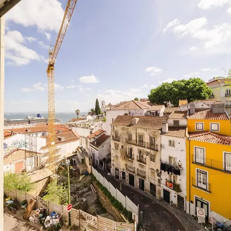 Luxurious 4-Bedroom Apartment * Lisbon