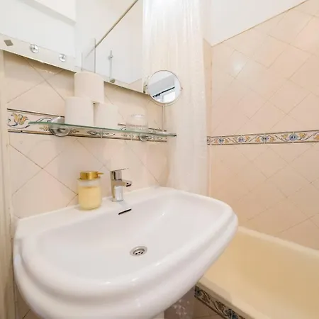 Apartment Luxurious 4-Bedroom Apartment Lisbon