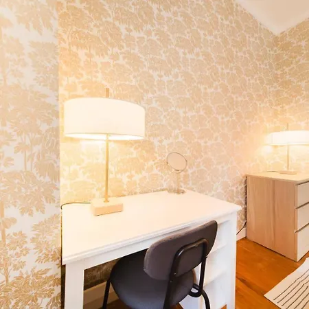 Apartment Luxurious 4-Bedroom Apartment *
