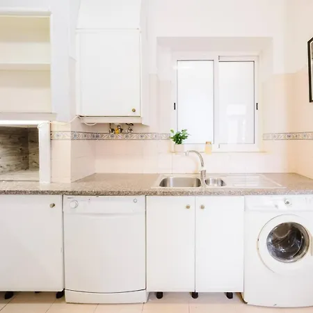 Luxurious 4-Bedroom Apartment Lisbon