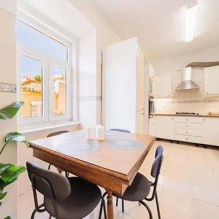 Luxurious 4-Bedroom Apartment *