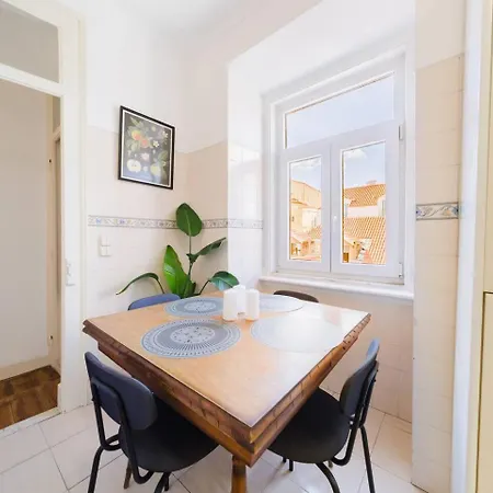 Luxurious 4-Bedroom Apartment * Lisbon