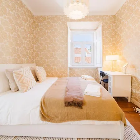 Luxurious 4-Bedroom Apartment Lisbon
